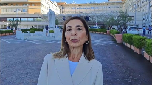 Di Battista arrivato a Roma, ricoverato al Gemelli: videoselfie nostra inviata
