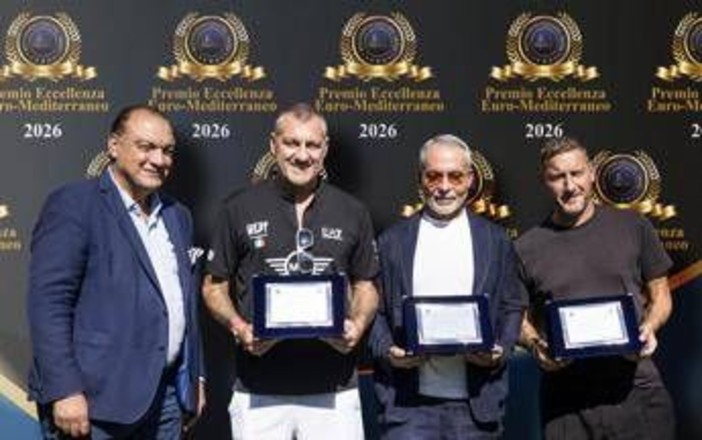 Totti e Vieri ricevono premio Eccellenza Euro Mediterraneo: "Roma-Real Madrid? Gasperini giocherà per vincere"