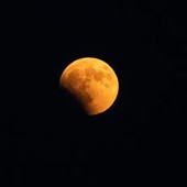 Eclissi lunare del 28 agosto, nessun rischio per gli occhi: ecco quando e dove vederla Eclissi lunare del 28 agosto, nessun rischio per gli occhi: ecco quando e dove vederla