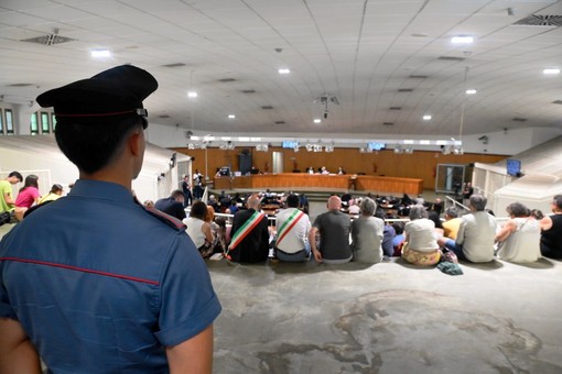Maltempo, nella notte nubifragi su Milano. Crolla soffitto aula bunker San Vittore Maltempo, nella notte nubifragi su Milano. Crolla soffitto aula bunker San Vittore