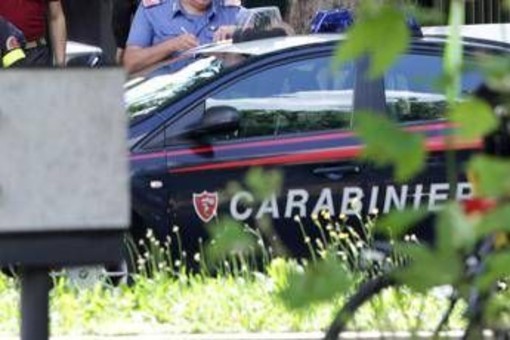 Bimbo morto strozzato ad un albero all'asilo ad Arezzo, indagini chiuse: sei donne accusate di omicidio colposo Bimbo morto strozzato ad un albero all'asilo ad Arezzo, indagini chiuse: sei donne accusate di omicidio colposo