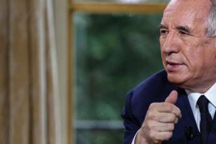 Francia, opposizione attacca Bayrou: &quot;Ridicolo, miserabile, un naufragio&quot;