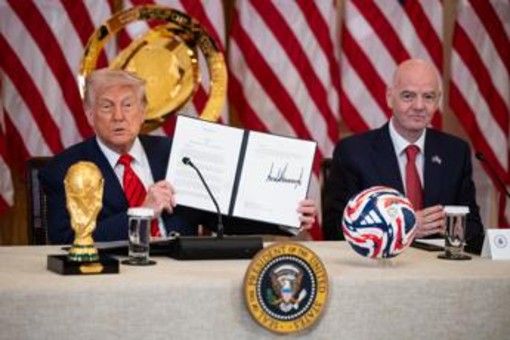 Mondiali, Infantino: "Trump consegnerà la Coppa del Mondo insieme a me"