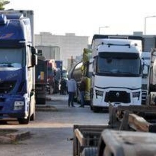 Protesta autotrasportatori, blocchi sospesi in Calabria e Sicilia: oggi il decreto del governo