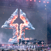Gabry Ponte trasforma San Siro in una discoteca a cielo aperto, lo show tra Millennial e Gen Z
