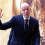 Infantino 'dribbla' le domande sul futuro con battuta al giornalista calvo: "Ci vediamo dal parrucchiere"