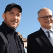 Totti compie 50 anni, gli auguri speciali da... Gualtieri: "Grazie per ciò che hai dato a Roma" Totti compie 50 anni, gli auguri speciali da... Gualtieri: "Grazie per ciò che hai dato a Roma"