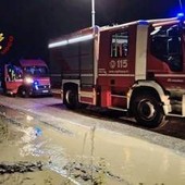 Auto travolta dalla piena del Meduna, tre persone bloccate su un isolotto: scatta il salvataggio aereo Auto travolta dalla piena del Meduna, tre persone bloccate su un isolotto: scatta il salvataggio aereo