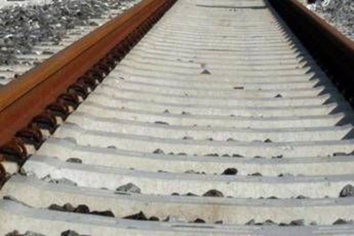 Maltempo, circolazione ferroviaria sospesa su linea Napoli-Salerno via Cava de' Tirreni per frana