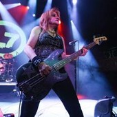 E' morta Jennifer Finch, la bassista delle L7 aveva 59 anni E' morta Jennifer Finch, la bassista delle L7 aveva 59 anni