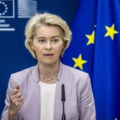 Von der Leyen “Putin predatore, Europa sia pronta a difendersi”