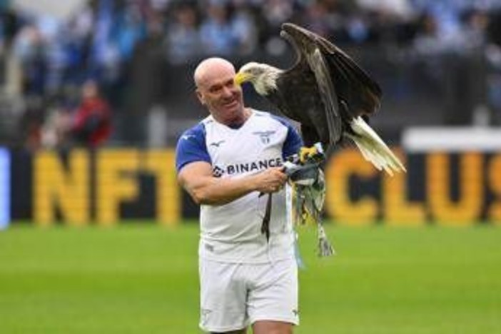Lazio, l'ex falconiere Bernabé sbarca su Onlyfans. L'annuncio in un video