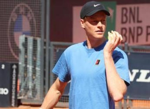 Sinner, allenamento con Ruud tra l'entusiasmo del Foro