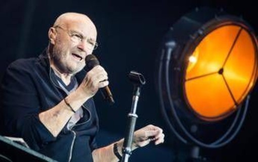 Phil Collins ricoverato per intervento al ginocchio, smentite voci allarmanti Phil Collins ricoverato per intervento al ginocchio, smentite voci allarmanti