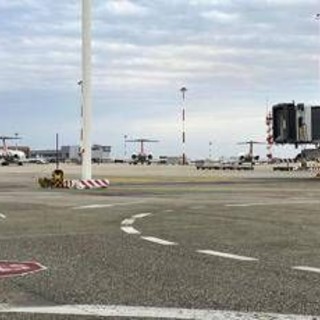 Fumo in cabina su aereo Air France, atterraggio d'emergenza a Venezia: paura per 168 passeggeri