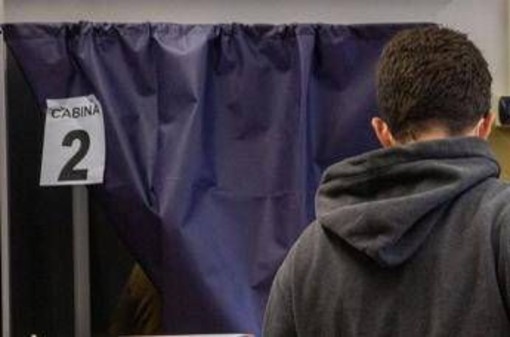 Sondaggio politico: Fratelli d'Italia in calo, Pd sale, cresce l'astensione Sondaggio politico: Fratelli d'Italia in calo, Pd sale, cresce l'astensione