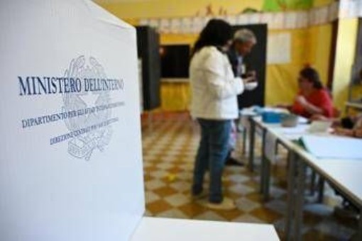 Elezioni suppletive a Reggio Calabria, spoglio in corso. Occhiuto: "Vittoria"