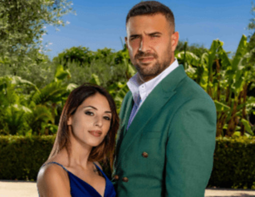 Temptation Island, lo scherzo di Antonio a Valentina... poi la proposta di matrimonio Temptation Island, lo scherzo di Antonio a Valentina... poi la proposta di matrimonio