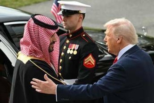 Bin Salman alla Casa Bianca da Trump, accordo da 1 trilione di dollari Bin Salman alla Casa Bianca da Trump, accordo da 1 trilione di dollari