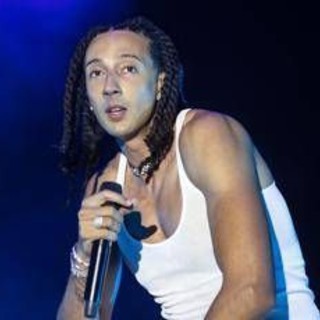 Milano Cortina, dopo le polemiche Ghali pubblica a sorpresa il nuovo singolo 'Basta'