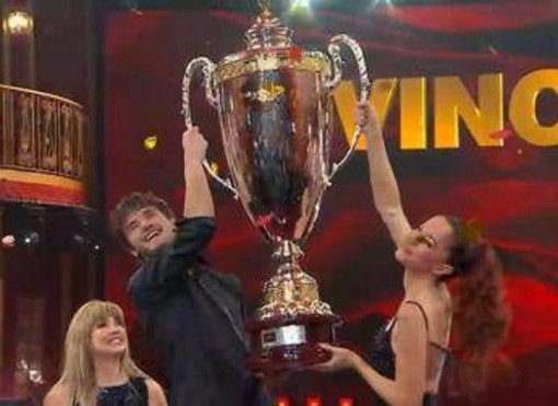 Andrea Delogu trionfa a Ballando con le stelle: "Grazie alla mia famiglia e al mio maestro Nikita" Andrea Delogu trionfa a Ballando con le stelle: "Grazie alla mia famiglia e al mio maestro Nikita"