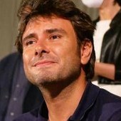 Di Battista sui social ringrazia Scanzi dopo il falso annuncio della morte: "Speriamo bene" Di Battista sui social ringrazia Scanzi dopo il falso annuncio della morte: "Speriamo bene"