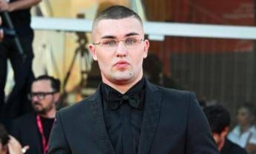 Danneggia auto con tre amici, arrestato a Milano l'attore di 'Mare fuori' Artem Tkachuk