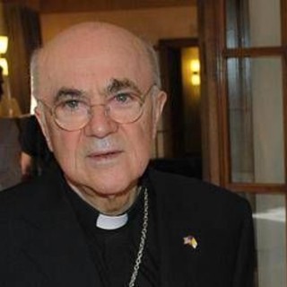 L'arcivescovo scomunicato Viganò cita in giudizio lo Ior