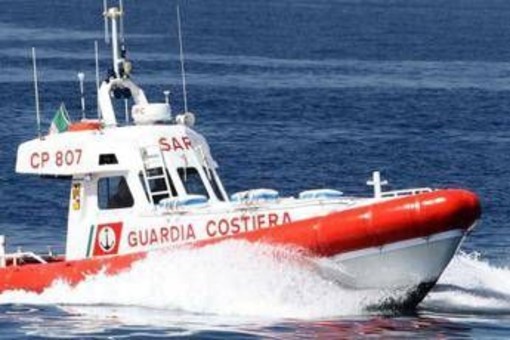 Migranti, naufragio a largo di Lampedusa: morta una donna. &quot;Ci sono dispersi&quot;