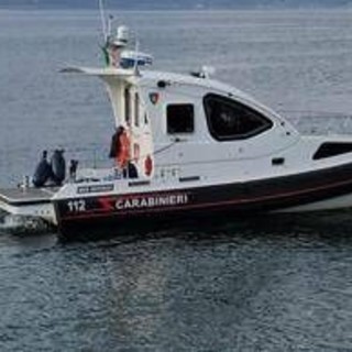 Donna scomparsa ad Anguillara, motovedette e subacquei scandagliano lago di Bracciano