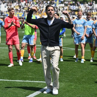 Il Como batte il Parma, aggancia la Juve e va a -2 dal 4° posto