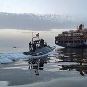 Iran, la 'flotta delle zanzare' è l'incubo di Trump: i barchini minacciano Hormuz