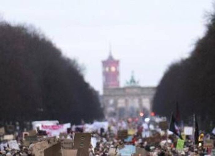 Proteste in Germania dopo voto per Afd in Sassonia‑Anhalt. L'allarme del Consiglio degli Ebrei: "Siamo inorriditi"