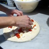 Cambiano le ordinazioni e le pizze arrivano in ritardo, titolare preso a schiaffi a Correggio Cambiano le ordinazioni e le pizze arrivano in ritardo, titolare preso a schiaffi a Correggio