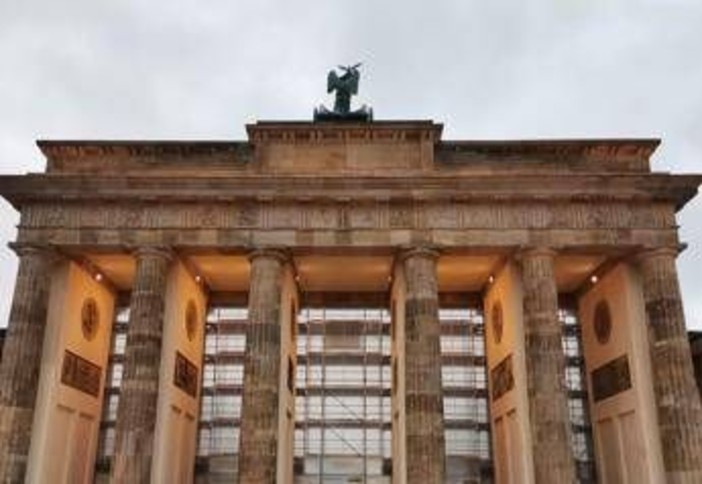 Germania, allarme intelligence: "Rischio conflitto violento con la Russia, in atto guerra ombra contro di noi"