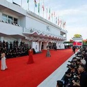 Cannes senza italiani, così la Mostra del cinema di Venezia rischia l'overbooking