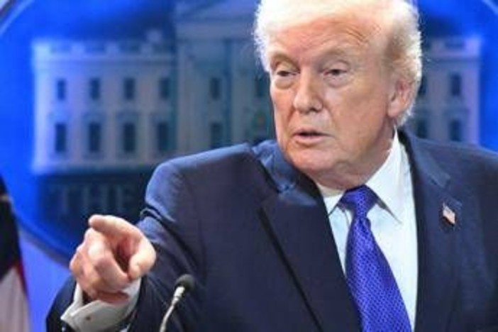 Dazi, Trump: "Aumento tariffe del 15 per cento con effetto immediato"