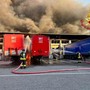 Milano, grosso incendio in un capannone: città 'avvolta' dal fumo Milano, grosso incendio in un capannone: città 'avvolta' dal fumo
