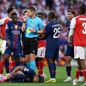 Psg-Arsenal, caos rigori in finale Champions: protestano Luis Enrique e Arteta Psg-Arsenal, caos rigori in finale Champions: protestano Luis Enrique e Arteta