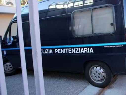 Viterbo, detenuto uccide a coltellate compagno di cella Viterbo, detenuto uccide a coltellate compagno di cella