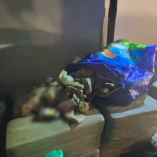 Droga dalla Spagna a Napoli per le piazze italiane, 5 arresti