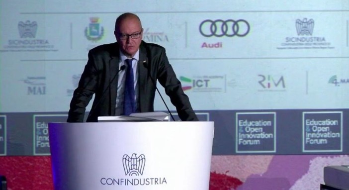 Valditara ai giovani “Problemi non si risolvono sfasciando tutto ma col dialogo” Valditara ai giovani “Problemi non si risolvono sfasciando tutto ma col dialogo”