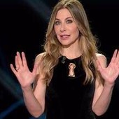Belve domani su Rai2, gli ospiti e l'omaggio a Ornella Vanoni