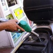 Carburante annacquato, irregolare un distributore su cinque. Pd: "Governo intervenga". Lega: "Bene controlli Gdf"