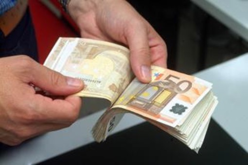Bonus 100 euro per dipendenti, il decreto in Cdm: a chi spetta indennità