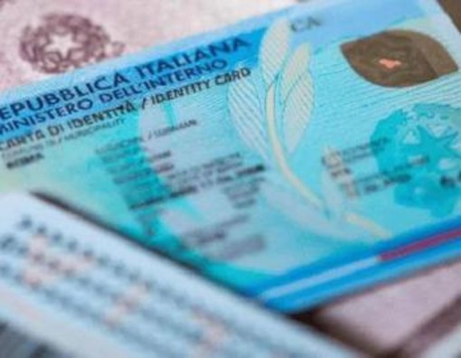 Carta d'identità cartacea, slitta l'addio: fino a quando è valida e cosa cambia
