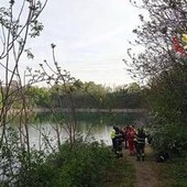 Milano, trovato cadavere in auto nel laghetto di Nerviano Milano, trovato cadavere in auto nel laghetto di Nerviano