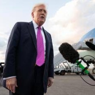 Ucraina, Trump esorta Zelensky a 'fare accordo' con Putin e frena su invio Tomahawk
