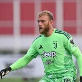 Juve-Inter, tifosi bianconeri contro Di Gregorio: "È un disastro, serve un nuovo portiere" Juve-Inter, tifosi bianconeri contro Di Gregorio: "È un disastro, serve un nuovo portiere"
