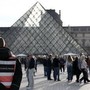 Furto al Louvre, media: "Arrestato terzo sospetto" Furto al Louvre, media: "Arrestato terzo sospetto"